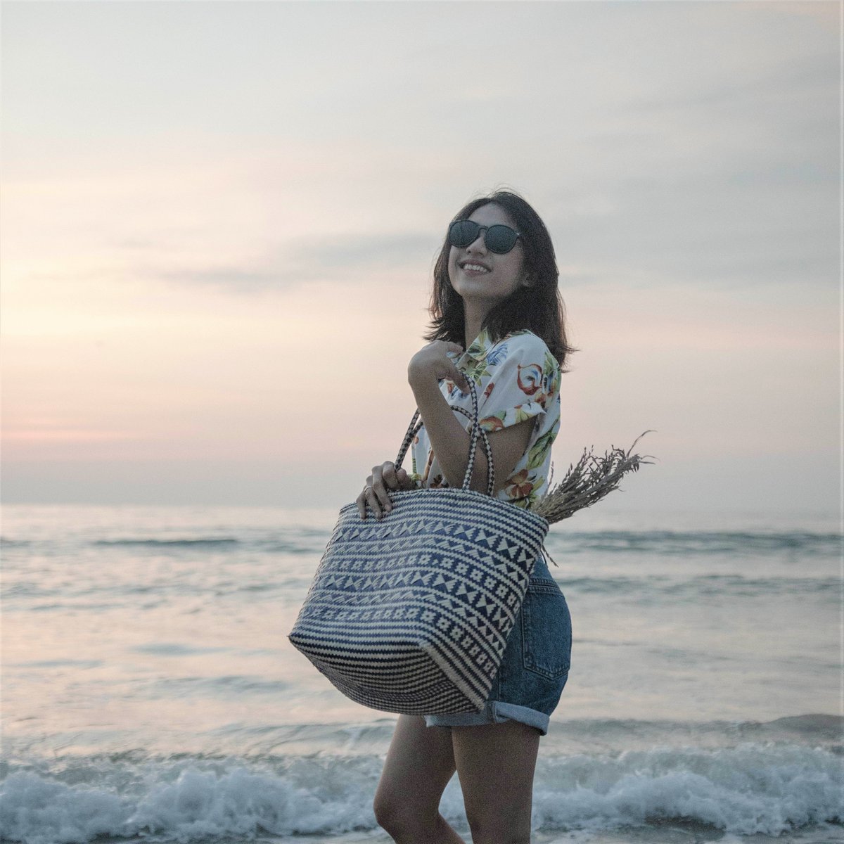 Blaue Einkaufstasche | Strandtasche | Tragetasche KIDUL aus Rattan